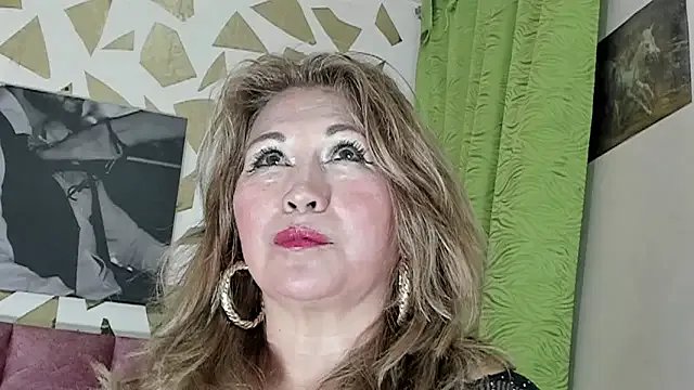 Kazsandraa on StripChat