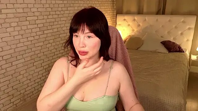 KellyMoussi on StripChat