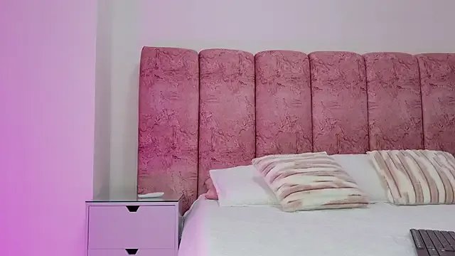 kendal_rossi on StripChat