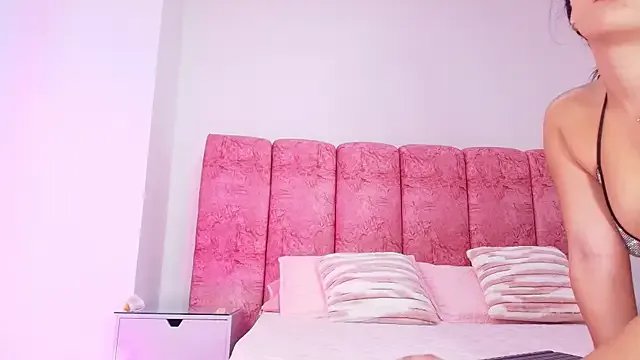 kendal_rossi on StripChat