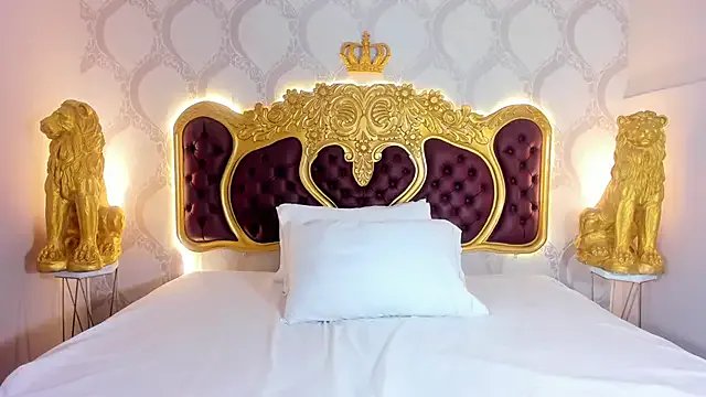 KendralHolson on StripChat