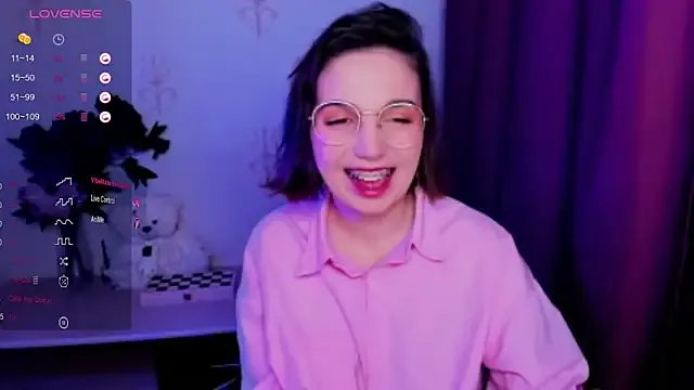 KindHazelHere_ on StripChat