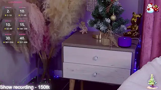 KiraBarlows on StripChat