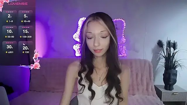 KiraGlam on StripChat