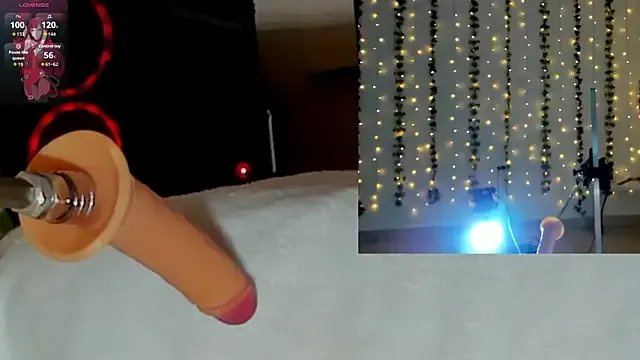 Kitty__Rose__ on StripChat