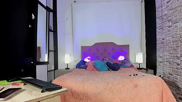 kitty_queen10 on StripChat