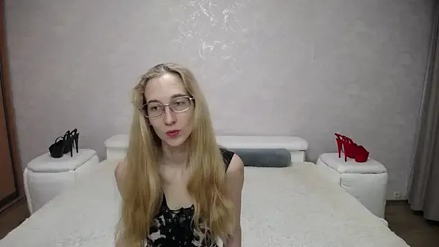 KlaryBrait on StripChat