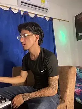 Kriss_Edwards on StripChat