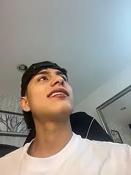 Lander_Cruz on StripChat