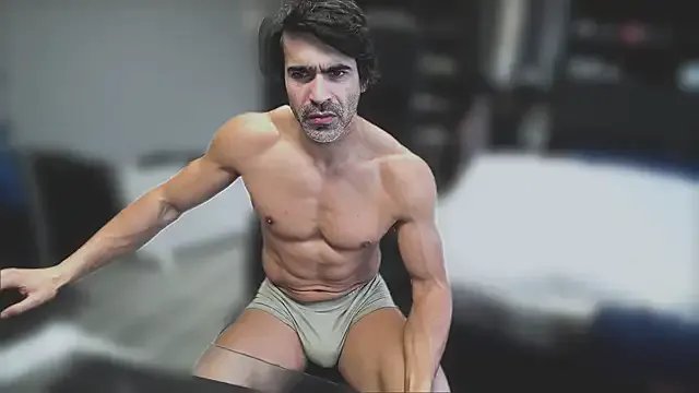 latinoo23bom on StripChat