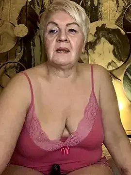 Laura_Millf on StripChat