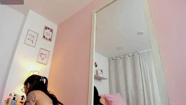 LauraRaider on StripChat