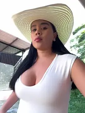 laure_torres on StripChat