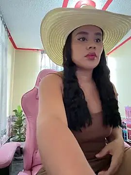 laure_torres on StripChat