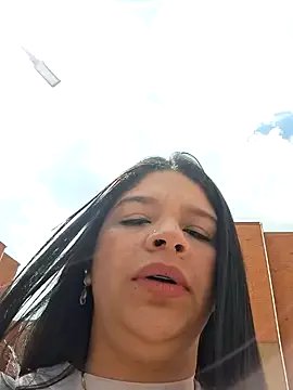 Layla-daring on StripChat