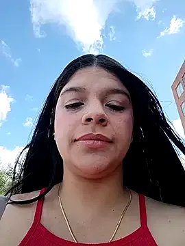 Layla-daring on StripChat