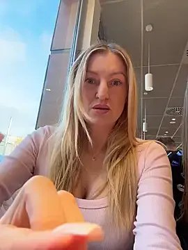 legsLONG — Take off bra in McDonalds so RISKY