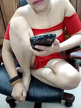 Lena079 on StripChat