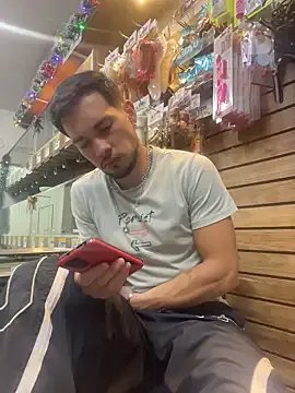 Leonardmoppet on StripChat