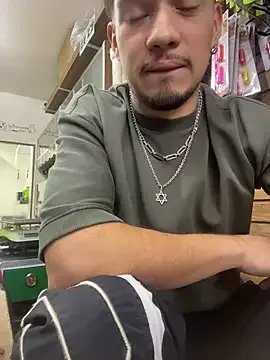 Leonardmoppet on StripChat