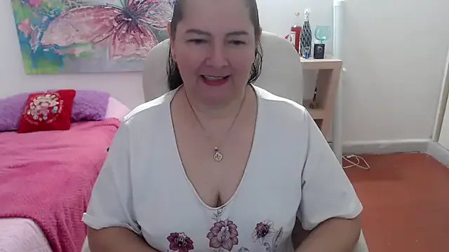 leonela_69 on StripChat