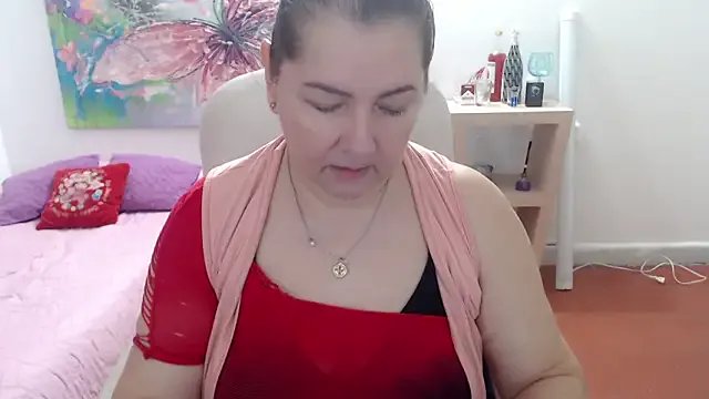 leonela_69 on StripChat