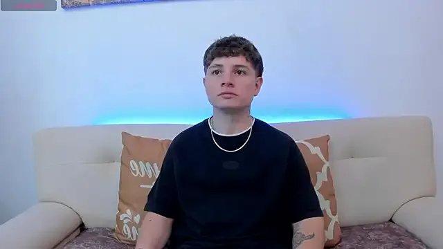 Leoo_Miller on StripChat