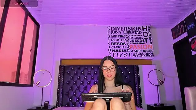 lesly_cutee on StripChat