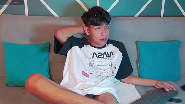 Liam_Sinclair on StripChat