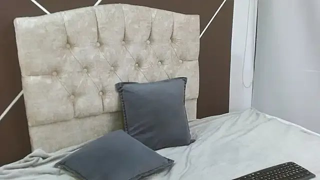 LiaMonroee_ on StripChat