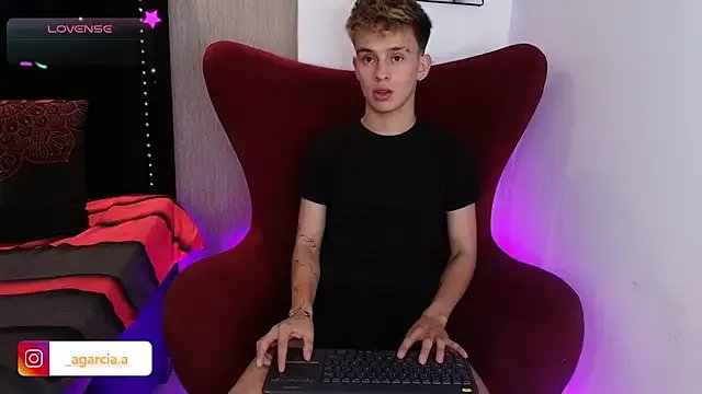 LiamWildx20 on StripChat