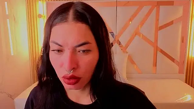 lilith_serpe_tp — take off toples