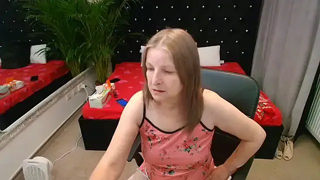 Lilly_hott on StripChat