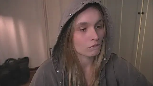 lisa_schiele — teasing u with saliva drops from tongue