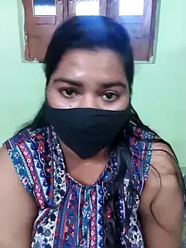 Liyaa_24 on StripChat