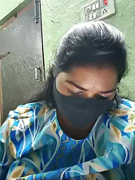 Liyaa_24 on StripChat