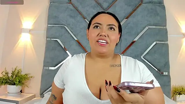 LucciaPorter on StripChat