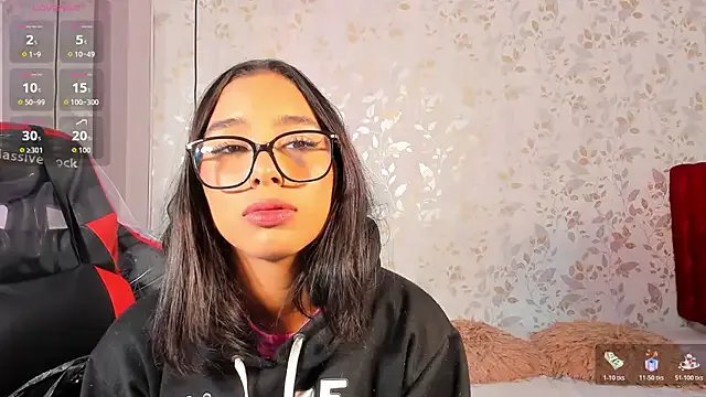 Luciaoregon on StripChat