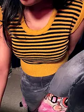 Lucky_Flora on StripChat