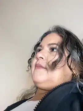 Lucy_Milf_474 on StripChat