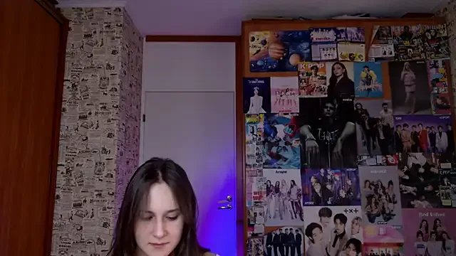 LucyRose3 on StripChat