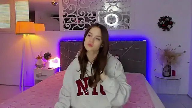 LuisaClover on StripChat