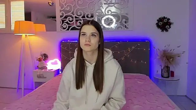 LuisaClover on StripChat