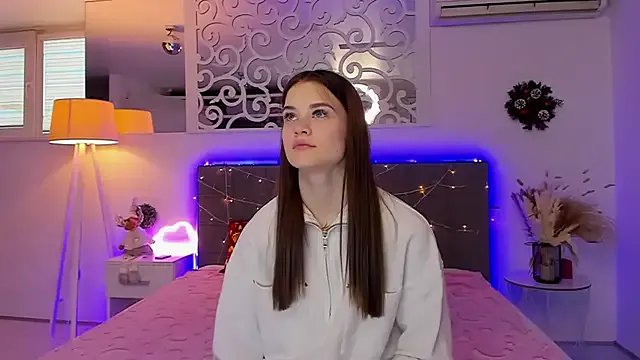 LuisaClover on StripChat