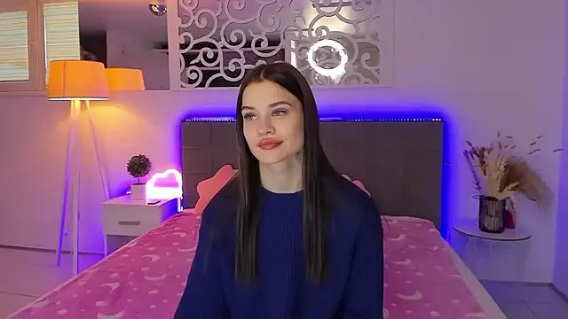 LuisaClover on StripChat