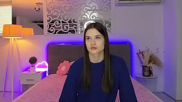 LuisaClover on StripChat