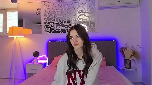 LuisaClover on StripChat