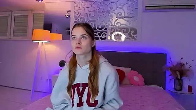 LuisaClover on StripChat