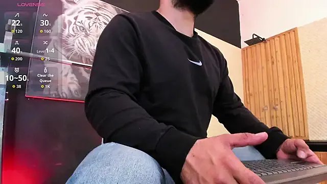 Luke__09 on StripChat