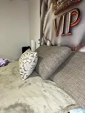 Luna1114 on StripChat